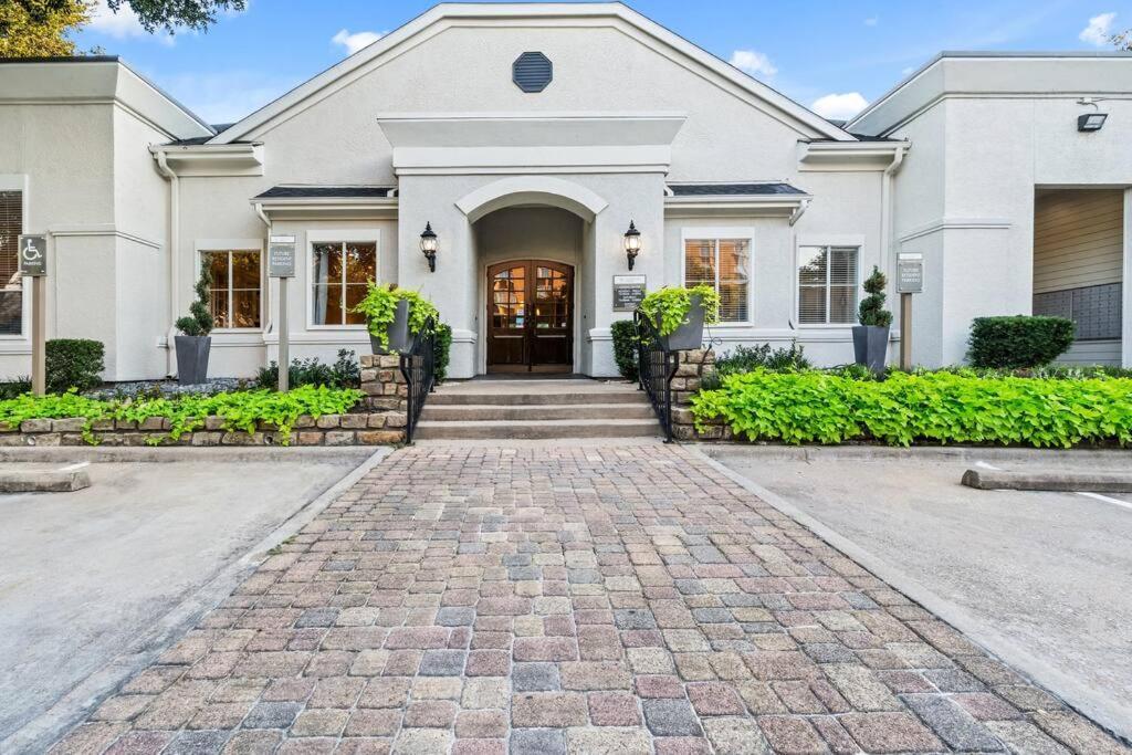 Apartamento Devine Livings At Hermann Park Houston Exterior foto